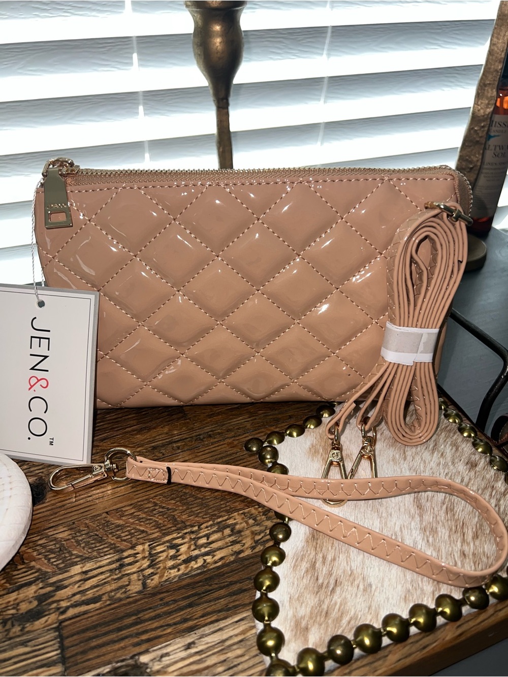Jen & Co Quilted Patent Crossbody Bag/wristlet in Nude Beige
